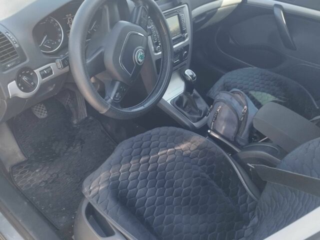 Шкода Октавія 2012 у Костополе на Automoto.ua Сірий Шкода Октавія, об'ємом двигуна 1.6 л та пробігом 248 тис. км за 9300 $, фото 4 на Automoto.ua