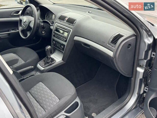 Серый Шкода Октавия, объемом двигателя 1.6 л и пробегом 213 тыс. км за 8750 $, фото 27 на Automoto.ua