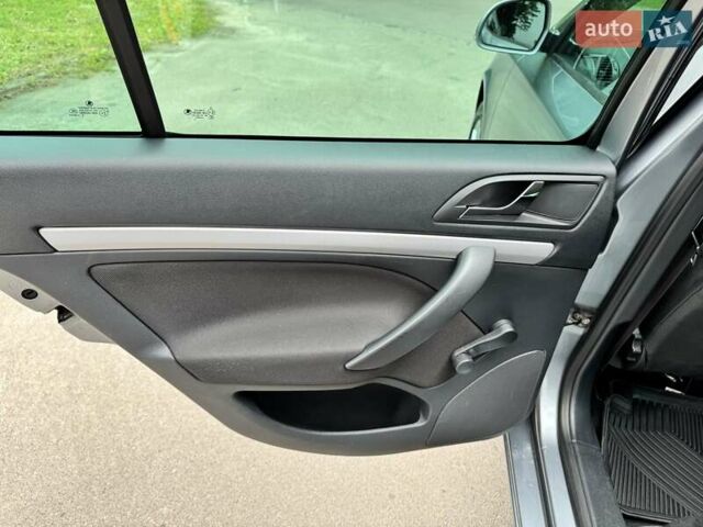 Шкода Октавия 2012 в Житомире на Automoto.ua Серый Шкода Октавия, объемом двигателя 1.6 л и пробегом 210 тыс. км за 8400 $, фото 11 на Automoto.ua