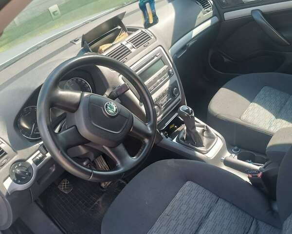 Серый Шкода Октавия, объемом двигателя 1.99 л и пробегом 260 тыс. км за 8000 $, фото 6 на Automoto.ua