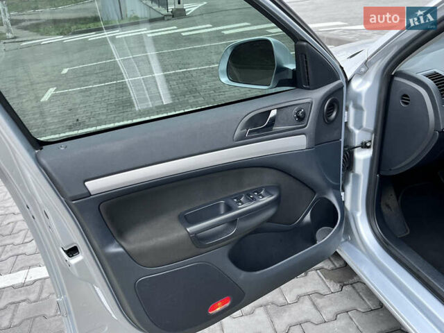 Серый Шкода Октавия, объемом двигателя 1.8 л и пробегом 217 тыс. км за 9500 $, фото 8 на Automoto.ua