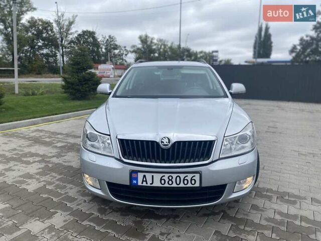Серый Шкода Октавия, объемом двигателя 2.01 л и пробегом 222 тыс. км за 9000 $, фото 2 на Automoto.ua