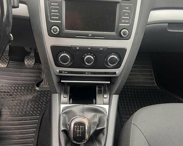 Серый Шкода Октавия, объемом двигателя 1.6 л и пробегом 252 тыс. км за 8950 $, фото 16 на Automoto.ua