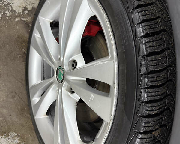 Сірий Шкода Октавія, об'ємом двигуна 2 л та пробігом 270 тис. км за 12000 $, фото 96 на Automoto.ua