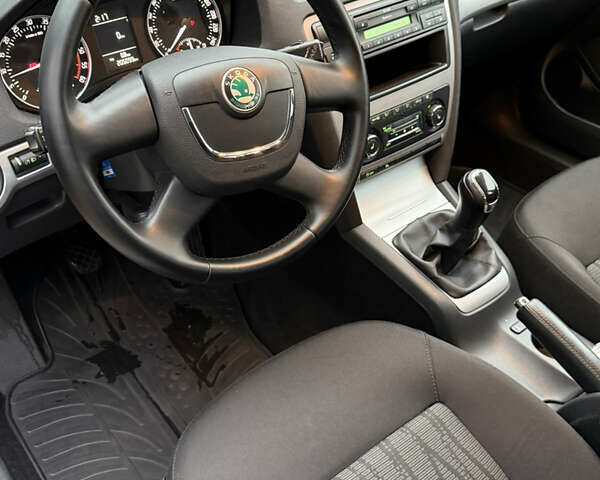 Серый Шкода Октавия, объемом двигателя 1.6 л и пробегом 205 тыс. км за 9600 $, фото 25 на Automoto.ua