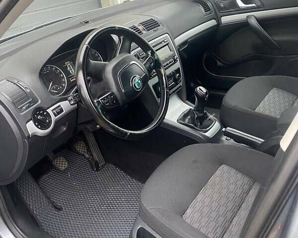 Серый Шкода Октавия, объемом двигателя 1.97 л и пробегом 200 тыс. км за 9500 $, фото 11 на Automoto.ua