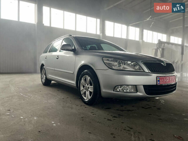 Серый Шкода Октавия, объемом двигателя 1.6 л и пробегом 214 тыс. км за 9300 $, фото 1 на Automoto.ua