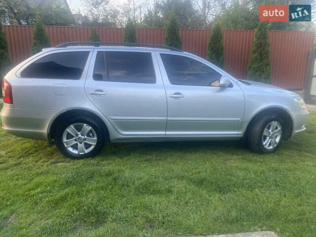 Шкода Октавия 2012 в Яворове на Automoto.ua Серый Шкода Октавия, объемом двигателя 1.6 л и пробегом 254 тыс. км за 8400 $, фото 4 на Automoto.ua