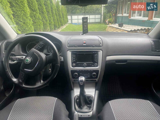 Шкода Октавия 2012 в Яворове на Automoto.ua Серый Шкода Октавия, объемом двигателя 1.6 л и пробегом 254 тыс. км за 8400 $, фото 13 на Automoto.ua