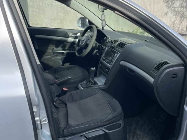 Серый Шкода Октавия, объемом двигателя 1.6 л и пробегом 309 тыс. км за 9100 $, фото 4 на Automoto.ua