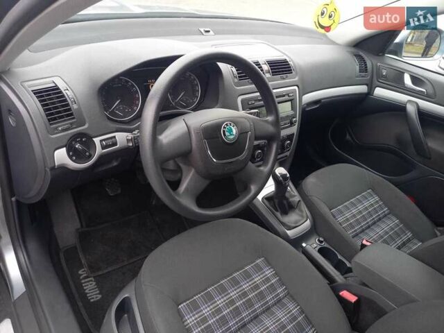 Сірий Шкода Октавія, об'ємом двигуна 1.6 л та пробігом 242 тис. км за 9750 $, фото 24 на Automoto.ua