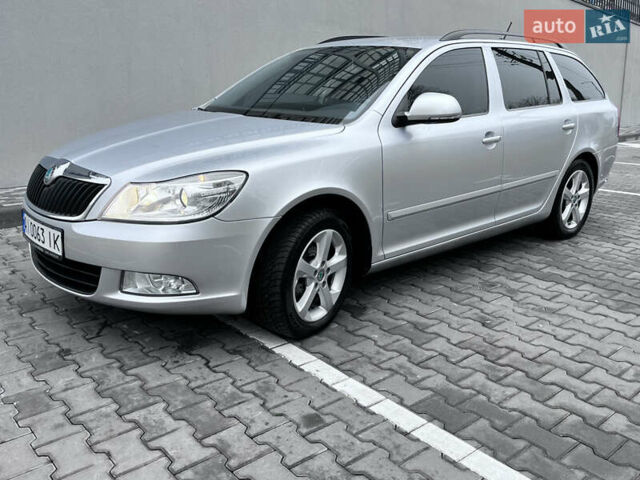 Серый Шкода Октавия, объемом двигателя 1.8 л и пробегом 217 тыс. км за 9500 $, фото 1 на Automoto.ua