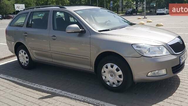 Серый Шкода Октавия, объемом двигателя 1.6 л и пробегом 270 тыс. км за 9100 $, фото 1 на Automoto.ua