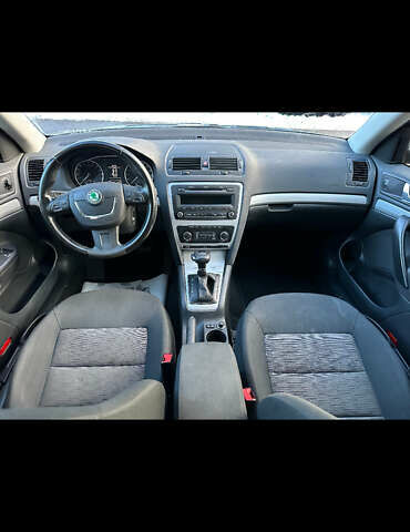 Серый Шкода Октавия, объемом двигателя 1.6 л и пробегом 180 тыс. км за 10000 $, фото 5 на Automoto.ua