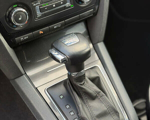 Сірий Шкода Октавія, об'ємом двигуна 2 л та пробігом 270 тис. км за 12000 $, фото 40 на Automoto.ua