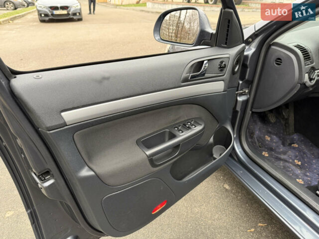 Серый Шкода Октавия, объемом двигателя 1.6 л и пробегом 296 тыс. км за 8350 $, фото 14 на Automoto.ua