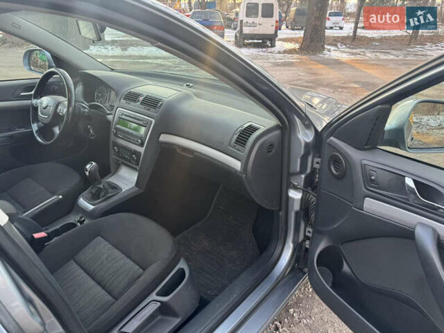 Серый Шкода Октавия, объемом двигателя 1.6 л и пробегом 297 тыс. км за 8999 $, фото 3 на Automoto.ua