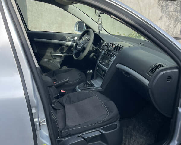 Серый Шкода Октавия, объемом двигателя 1.6 л и пробегом 308 тыс. км за 9700 $, фото 5 на Automoto.ua