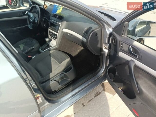 Серый Шкода Октавия, объемом двигателя 2 л и пробегом 242 тыс. км за 10200 $, фото 21 на Automoto.ua