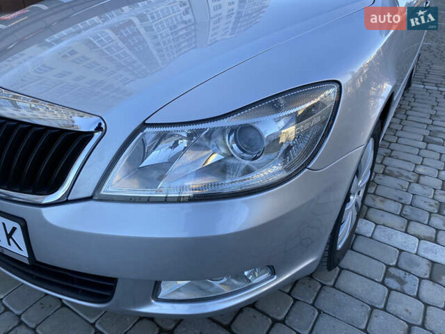 Серый Шкода Октавия, объемом двигателя 1.6 л и пробегом 225 тыс. км за 7999 $, фото 1 на Automoto.ua