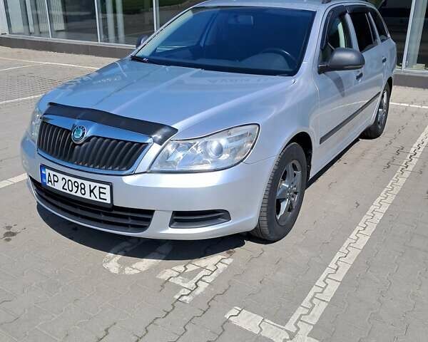Серый Шкода Октавия, объемом двигателя 1.6 л и пробегом 267 тыс. км за 8200 $, фото 1 на Automoto.ua