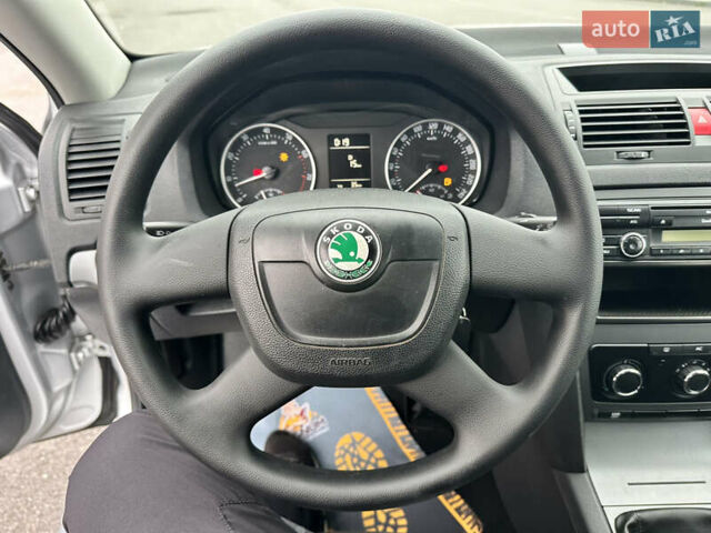 Серый Шкода Октавия, объемом двигателя 1.6 л и пробегом 215 тыс. км за 7999 $, фото 46 на Automoto.ua