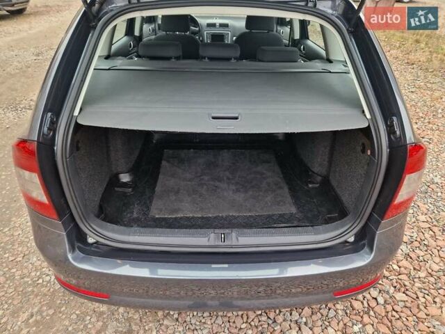 Серый Шкода Октавия, объемом двигателя 2 л и пробегом 284 тыс. км за 11450 $, фото 50 на Automoto.ua