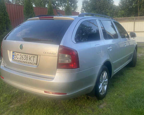 Шкода Октавия 2012 в Яворове на Automoto.ua Серый Шкода Октавия, объемом двигателя 1.6 л и пробегом 254 тыс. км за 8400 $, фото 7 на Automoto.ua