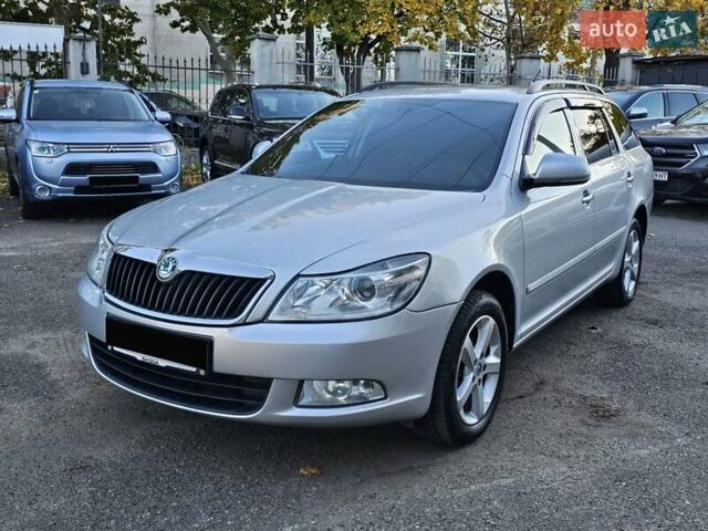 Шкода Октавия 2012 в Одессе на Automoto.ua Серый Шкода Октавия, объемом двигателя 1.97 л и пробегом 274 тыс. км за 9700 $, фото 1 на Automoto.ua