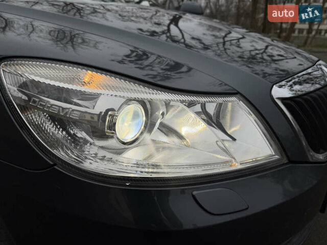 Сірий Шкода Октавія, об'ємом двигуна 1.6 л та пробігом 287 тис. км за 10000 $, фото 26 на Automoto.ua