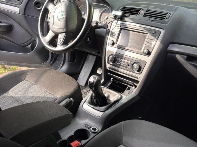 Шкода Октавия 2012 в Ужгороде на Automoto.ua Серый Шкода Октавия, объемом двигателя 1.6 л и пробегом 286 тыс. км за 8350 $, фото 13 на Automoto.ua