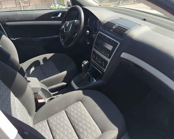 Серый Шкода Октавия, объемом двигателя 1.6 л и пробегом 182 тыс. км за 8600 $, фото 12 на Automoto.ua