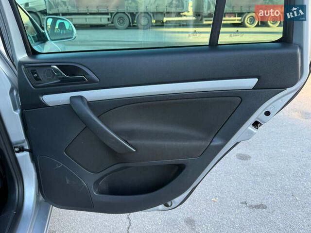 Серый Шкода Октавия, объемом двигателя 0 л и пробегом 147 тыс. км за 8499 $, фото 60 на Automoto.ua