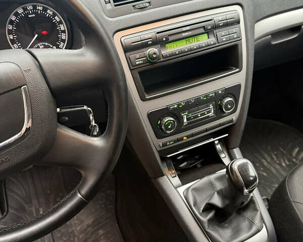 Серый Шкода Октавия, объемом двигателя 1.6 л и пробегом 205 тыс. км за 9600 $, фото 7 на Automoto.ua