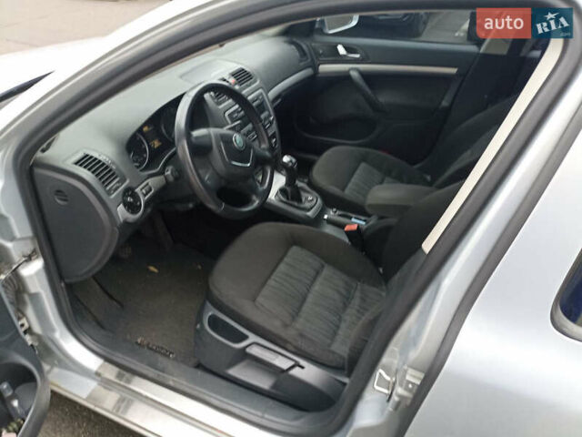 Шкода Октавия 2012 в Киеве на Automoto.ua Серый Шкода Октавия, объемом двигателя 1.6 л и пробегом 283 тыс. км за 7700 $, фото 8 на Automoto.ua