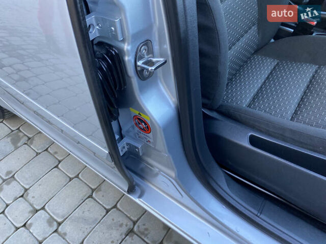 Серый Шкода Октавия, объемом двигателя 1.6 л и пробегом 225 тыс. км за 7999 $, фото 62 на Automoto.ua