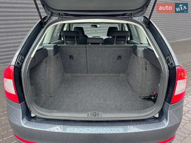 Серый Шкода Октавия, объемом двигателя 1.2 л и пробегом 220 тыс. км за 8000 $, фото 7 на Automoto.ua