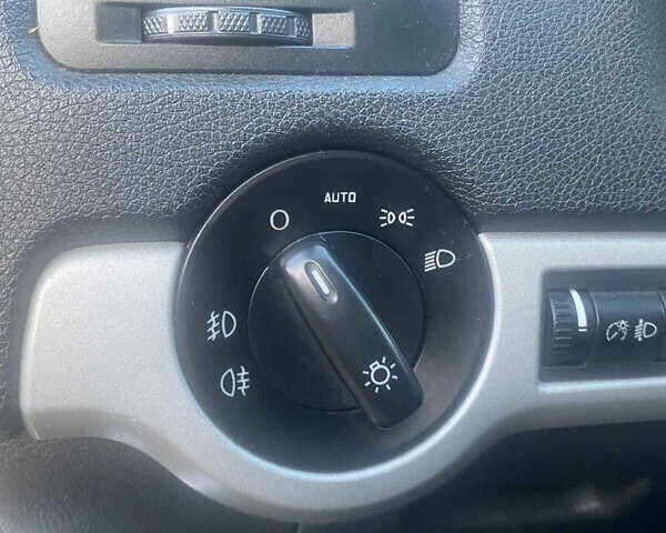 Шкода Октавия 2012 в Яворове на Automoto.ua Серый Шкода Октавия, объемом двигателя 1.6 л и пробегом 254 тыс. км за 8400 $, фото 10 на Automoto.ua