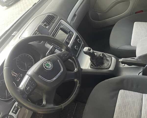 Сірий Шкода Октавія, об'ємом двигуна 1.6 л та пробігом 307 тис. км за 7500 $, фото 1 на Automoto.ua