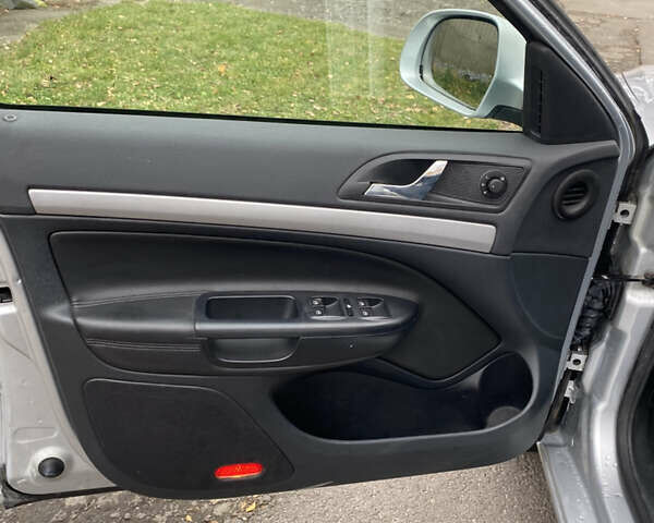 Серый Шкода Октавия, объемом двигателя 1.6 л и пробегом 230 тыс. км за 8500 $, фото 10 на Automoto.ua