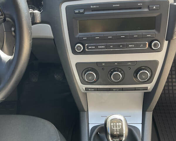 Серый Шкода Октавия, объемом двигателя 1.6 л и пробегом 290 тыс. км за 8900 $, фото 9 на Automoto.ua