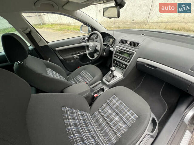 Серый Шкода Октавия, объемом двигателя 1.6 л и пробегом 207 тыс. км за 9500 $, фото 28 на Automoto.ua