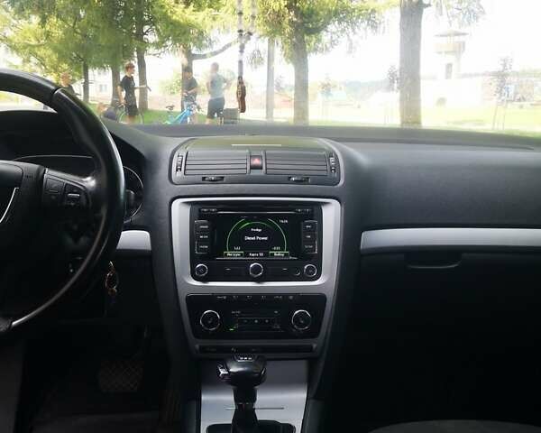 Серый Шкода Октавия, объемом двигателя 2 л и пробегом 304 тыс. км за 9500 $, фото 12 на Automoto.ua