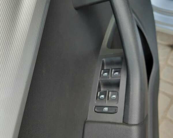 Шкода Октавия 2013 в Первомайск на Automoto.ua Серый Шкода Октавия, объемом двигателя 1.6 л и пробегом 220 тыс. км за 11800 $, фото 14 на Automoto.ua