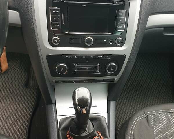 Сірий Шкода Октавія, об'ємом двигуна 2 л та пробігом 230 тис. км за 10900 $, фото 15 на Automoto.ua