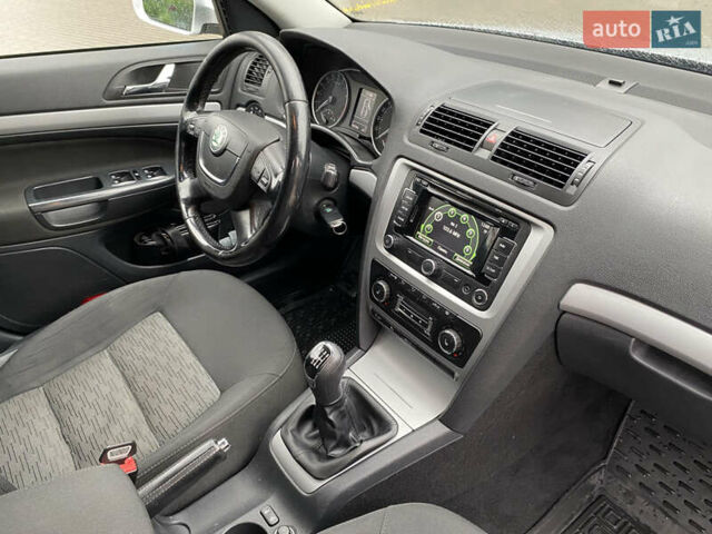 Серый Шкода Октавия, объемом двигателя 1.97 л и пробегом 242 тыс. км за 9500 $, фото 33 на Automoto.ua