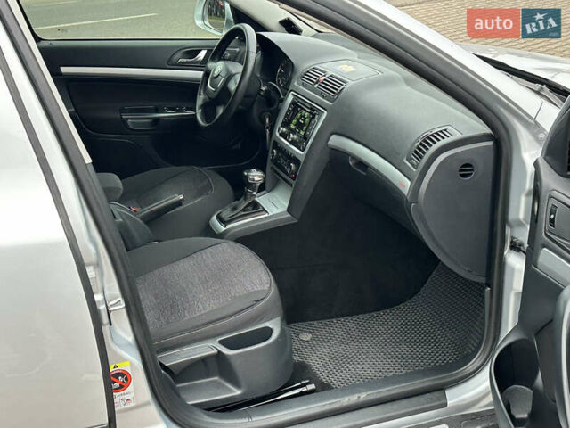 Серый Шкода Октавия, объемом двигателя 2 л и пробегом 218 тыс. км за 9999 $, фото 41 на Automoto.ua