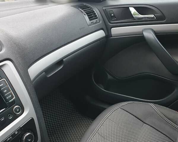Сірий Шкода Октавія, об'ємом двигуна 2 л та пробігом 230 тис. км за 10900 $, фото 14 на Automoto.ua