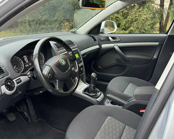 Серый Шкода Октавия, объемом двигателя 1.6 л и пробегом 206 тыс. км за 9450 $, фото 27 на Automoto.ua