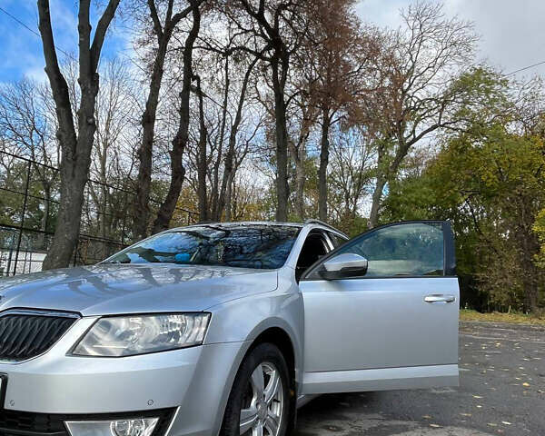 Шкода Октавия 2013 в Тернополе на Automoto.ua Серый Шкода Октавия, объемом двигателя 1.6 л и пробегом 298 тыс. км за 9150 $, фото 1 на Automoto.ua